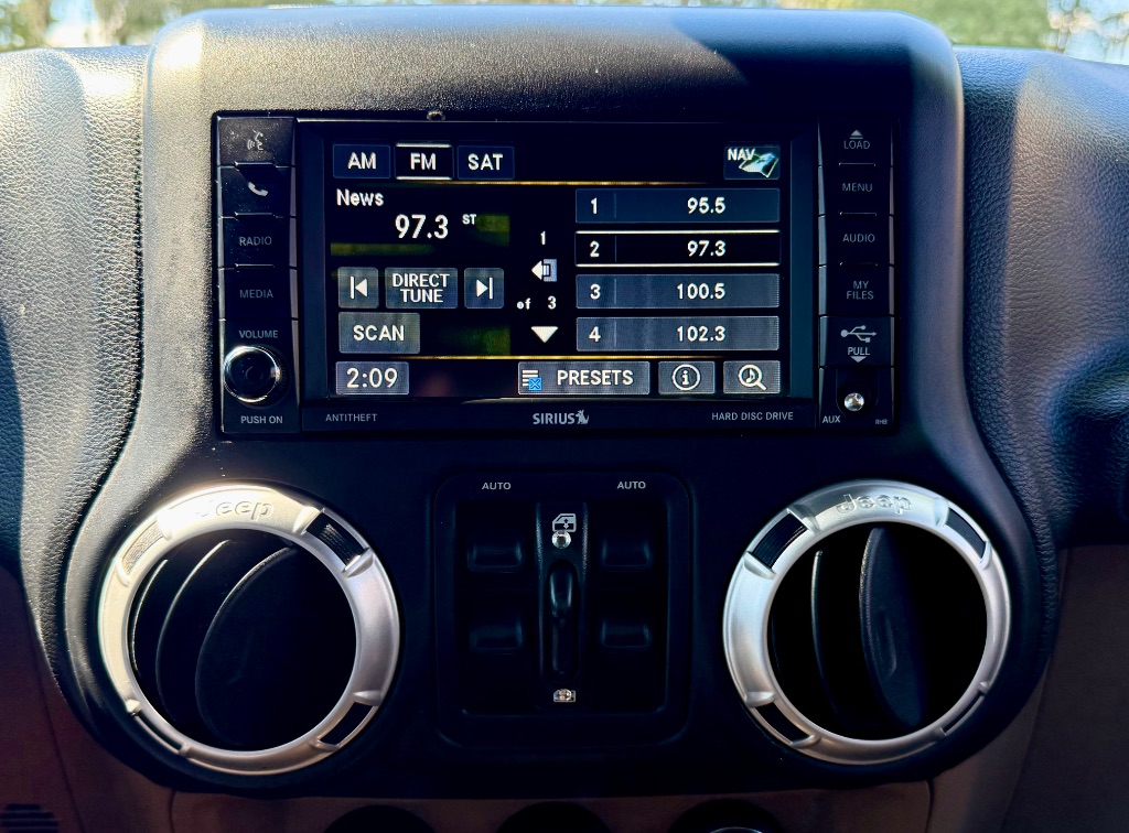 2016 Jeep Wrangler Unlimited Sahara - Photo 16