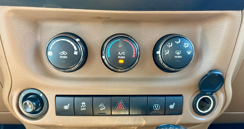 2016 Jeep Wrangler Unlimited Sahara - Photo 17